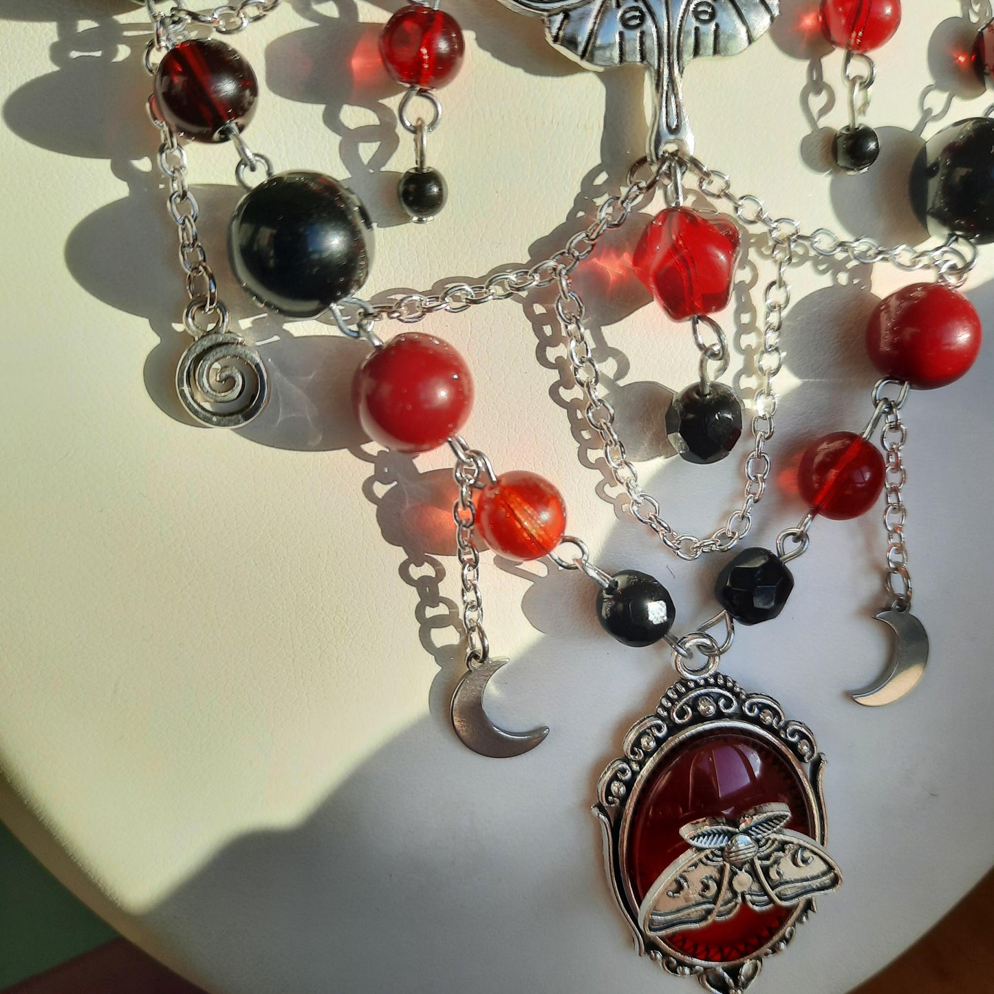 Collier "Bloody Moth"