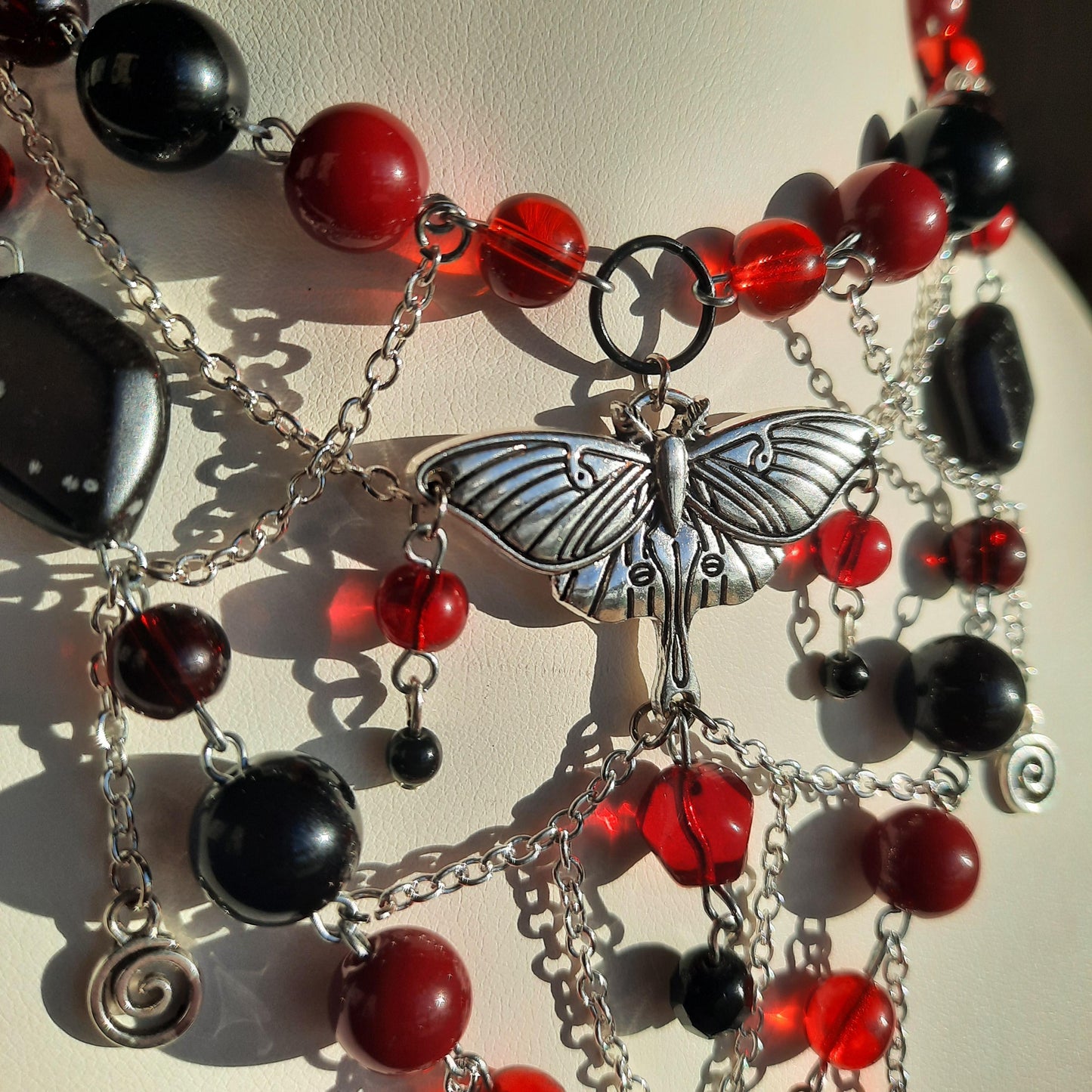 Collier "Bloody Moth"