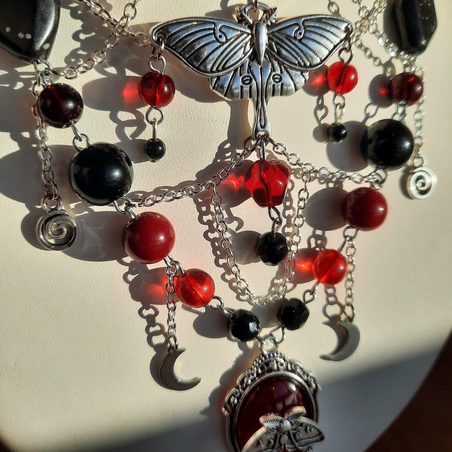 Collier "Bloody Moth"