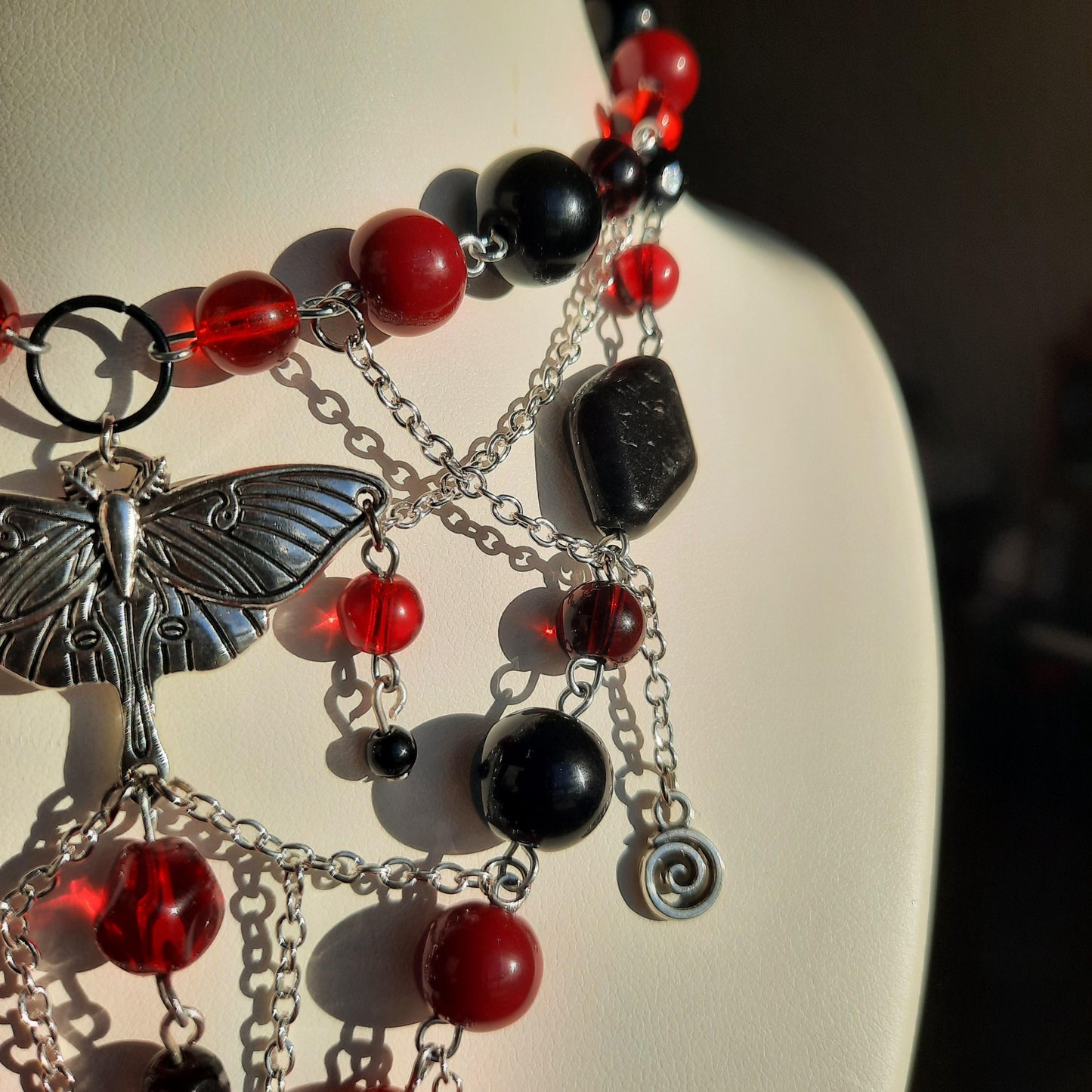 Collier "Bloody Moth"