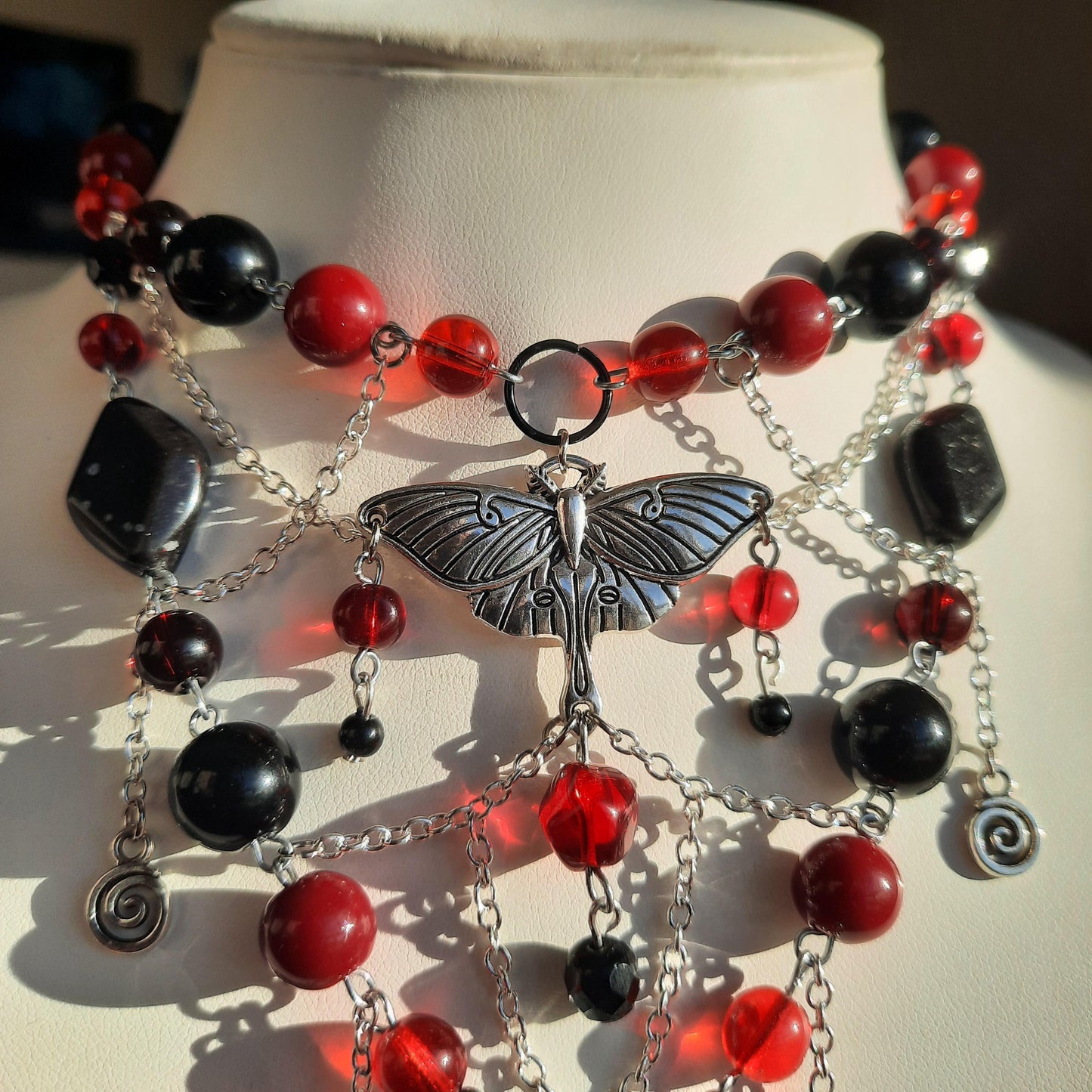 Collier "Bloody Moth"