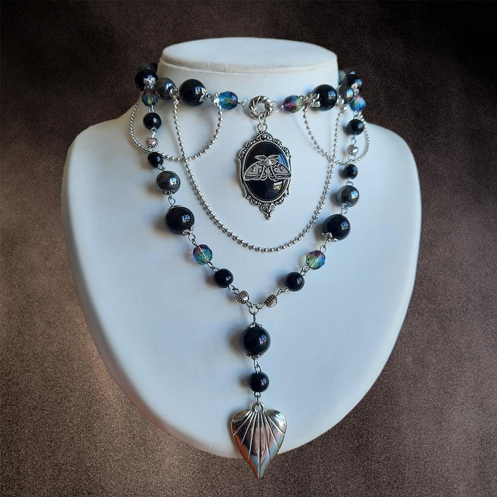 Collier "Black Moth"