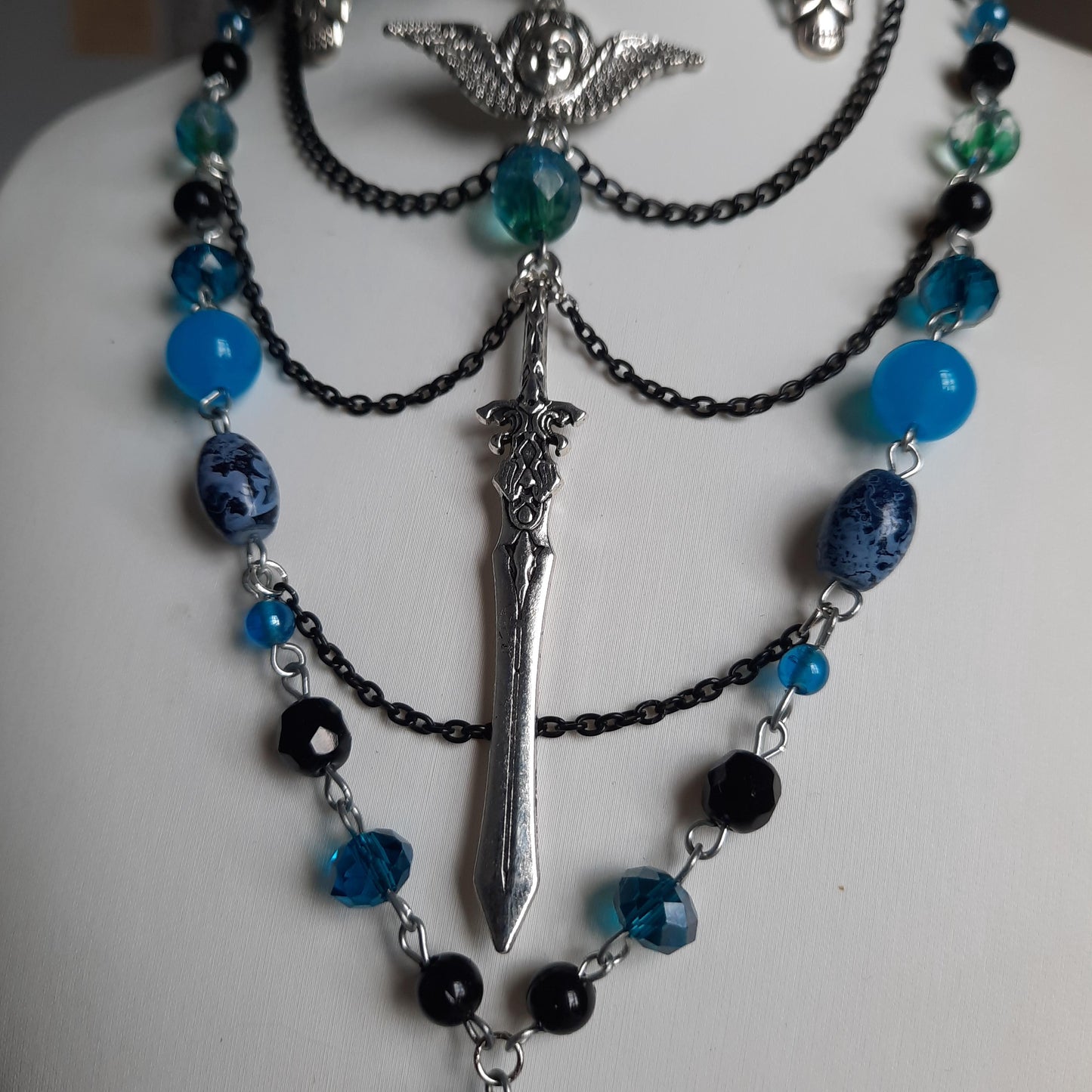 Collier "épée bleue"