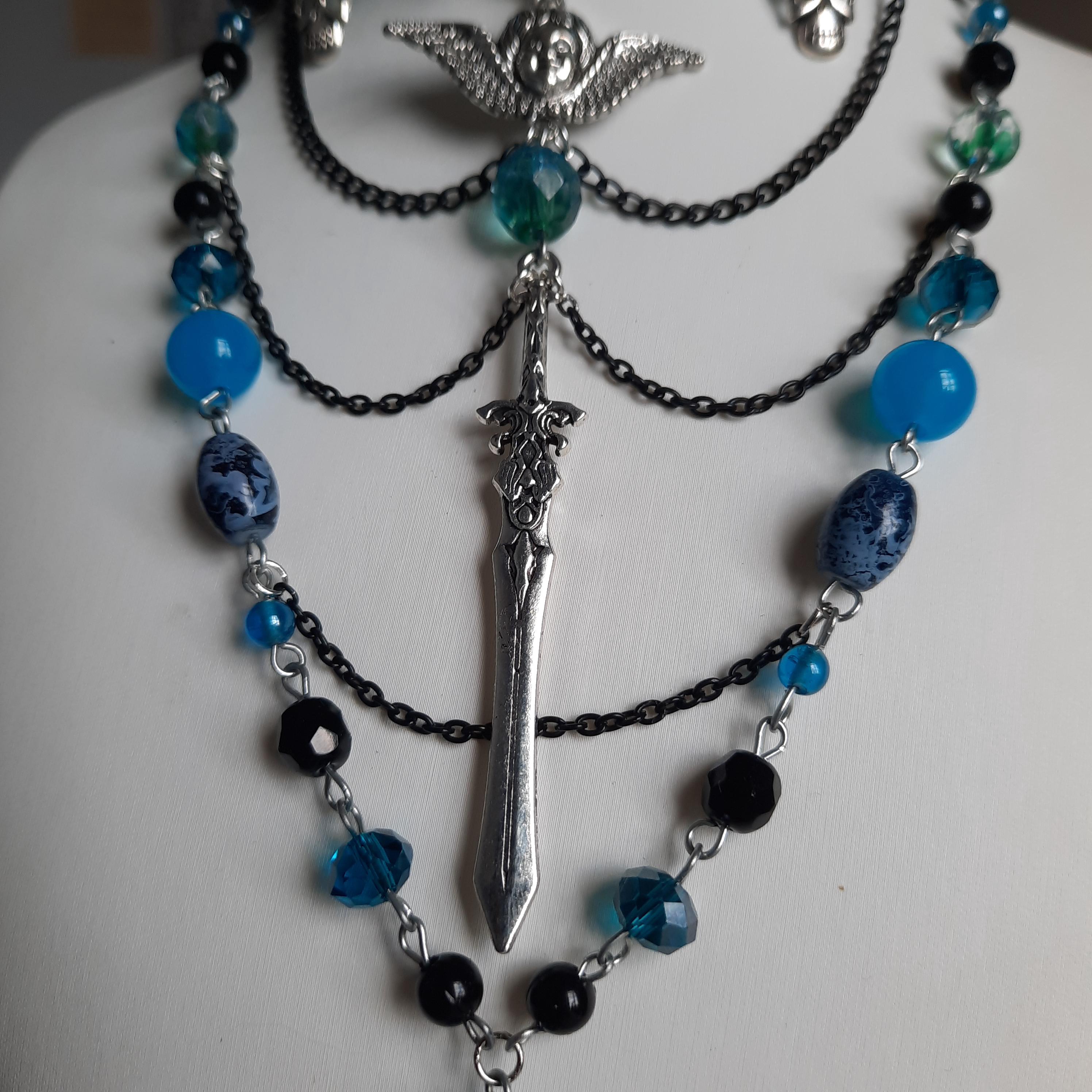 Collier "épée bleue"