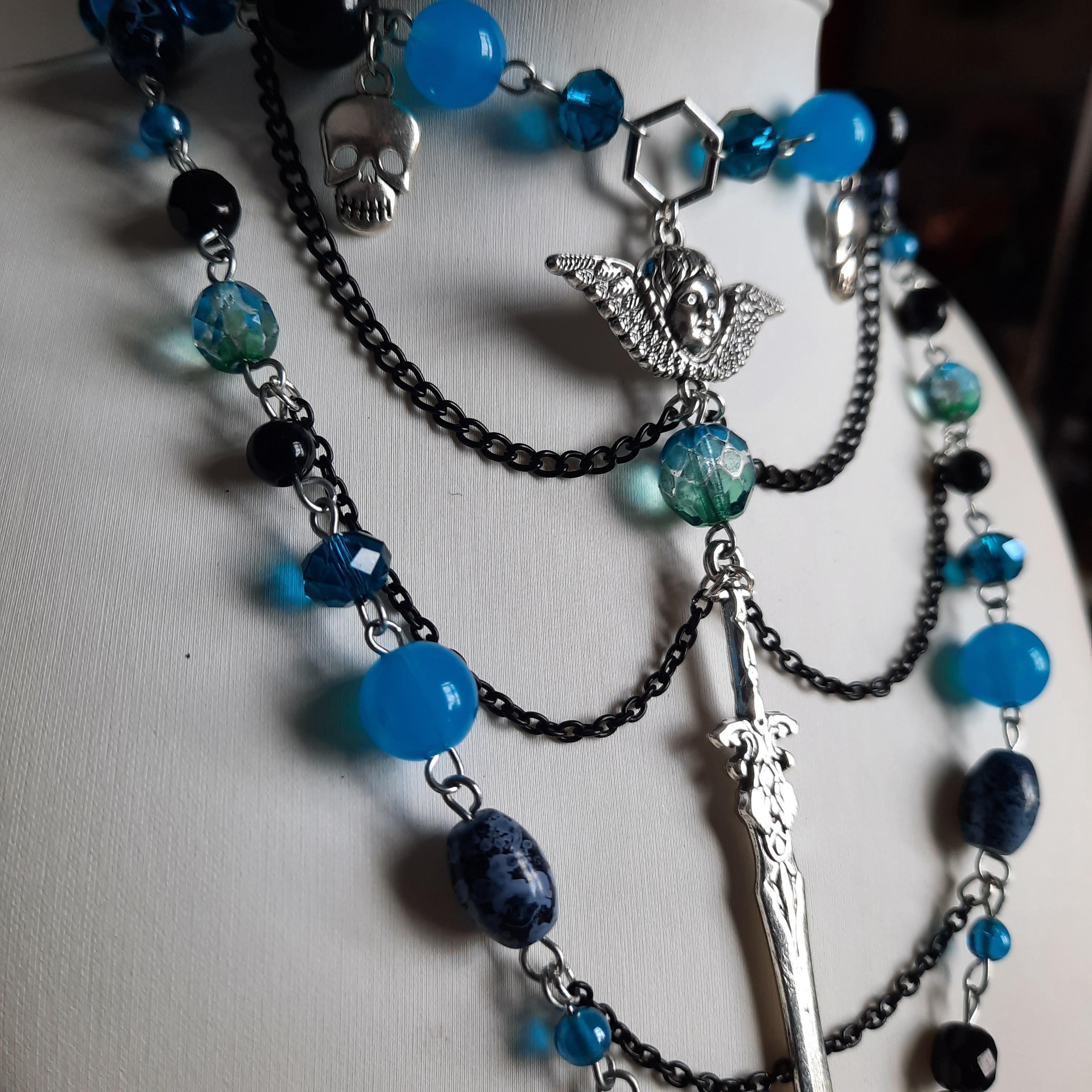 Collier "épée bleue"