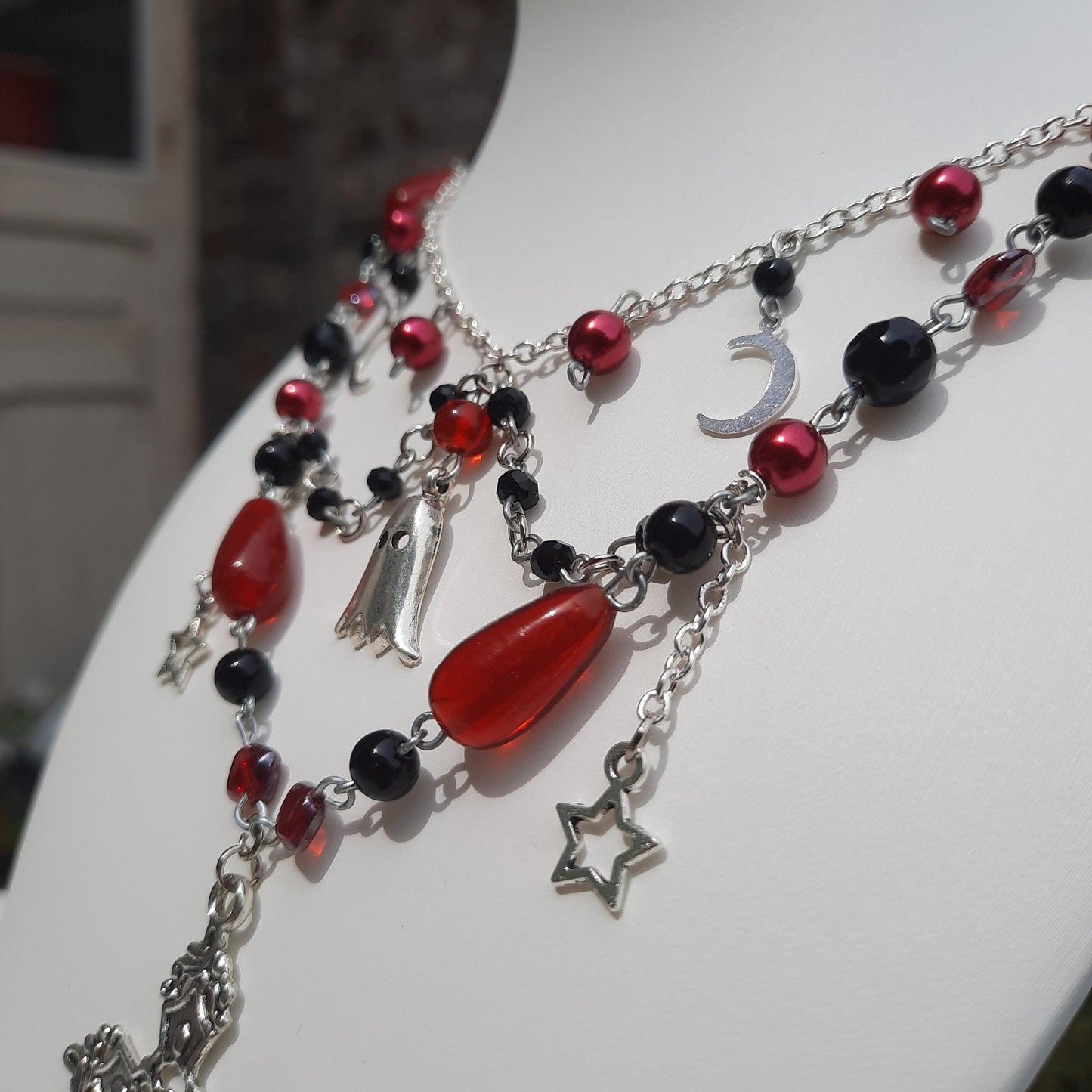 Collier "fantôme rouge"