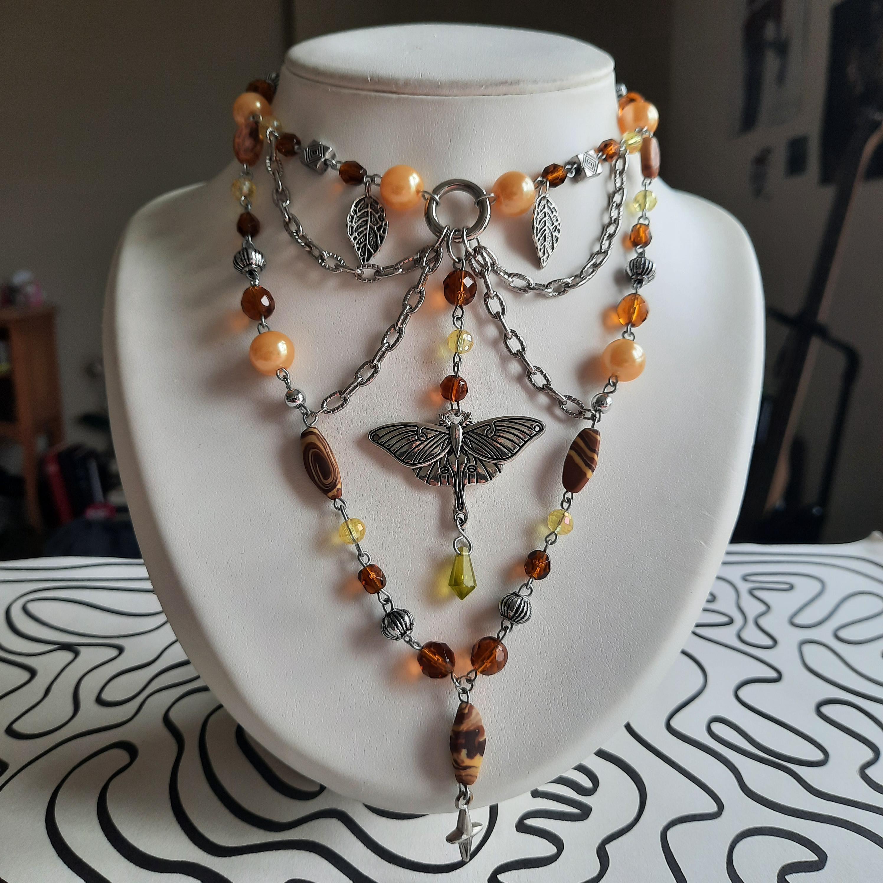 Collier "papillon de nuit"