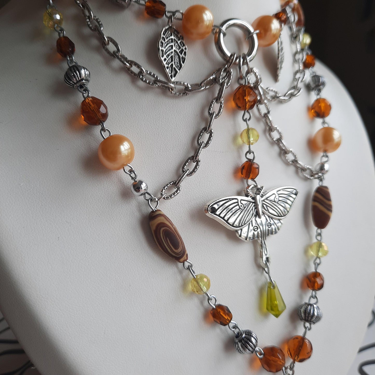 Collier "papillon de nuit"