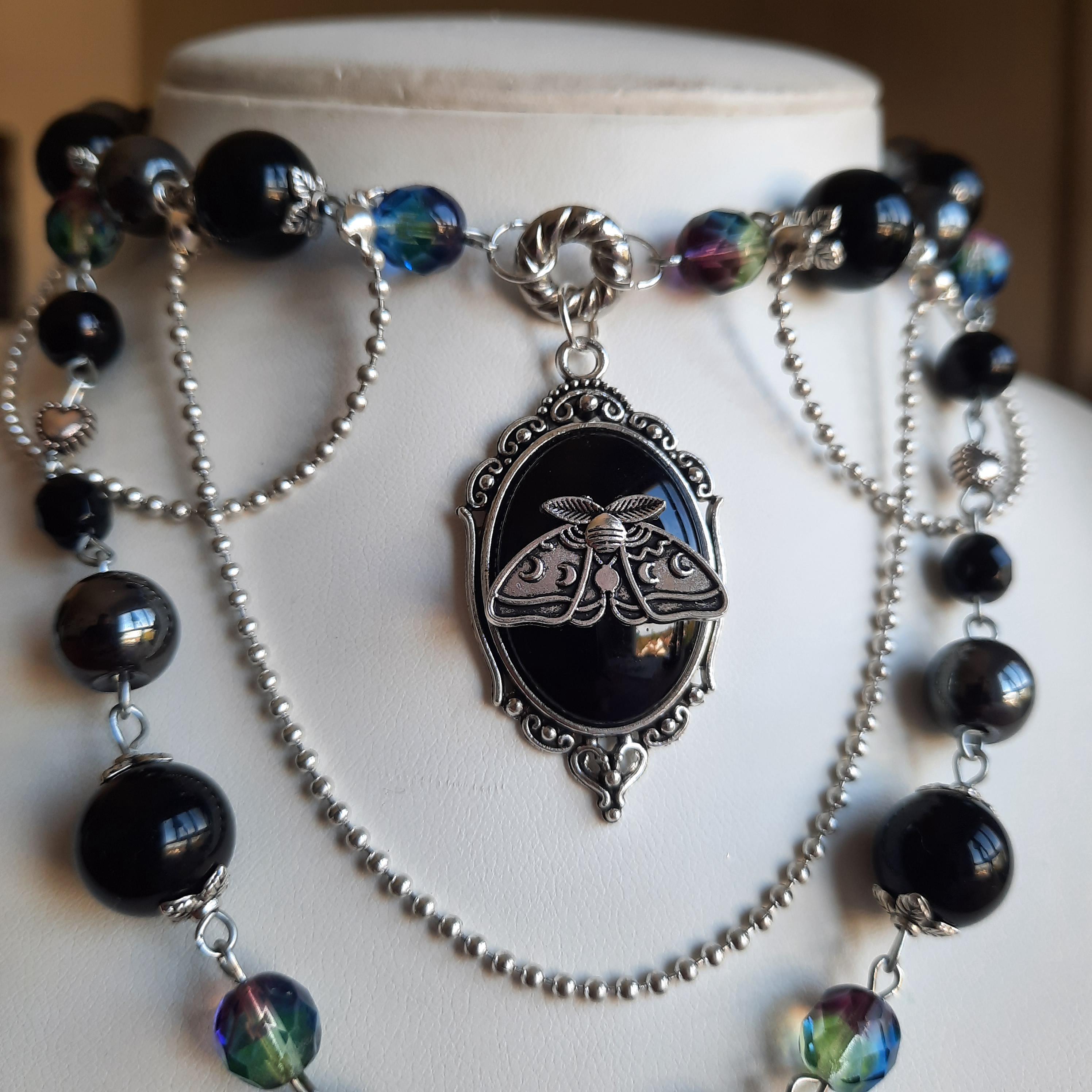 Collier "Black Moth"