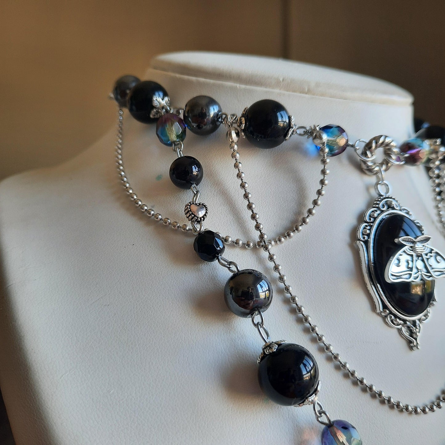 Collier "Black Moth"