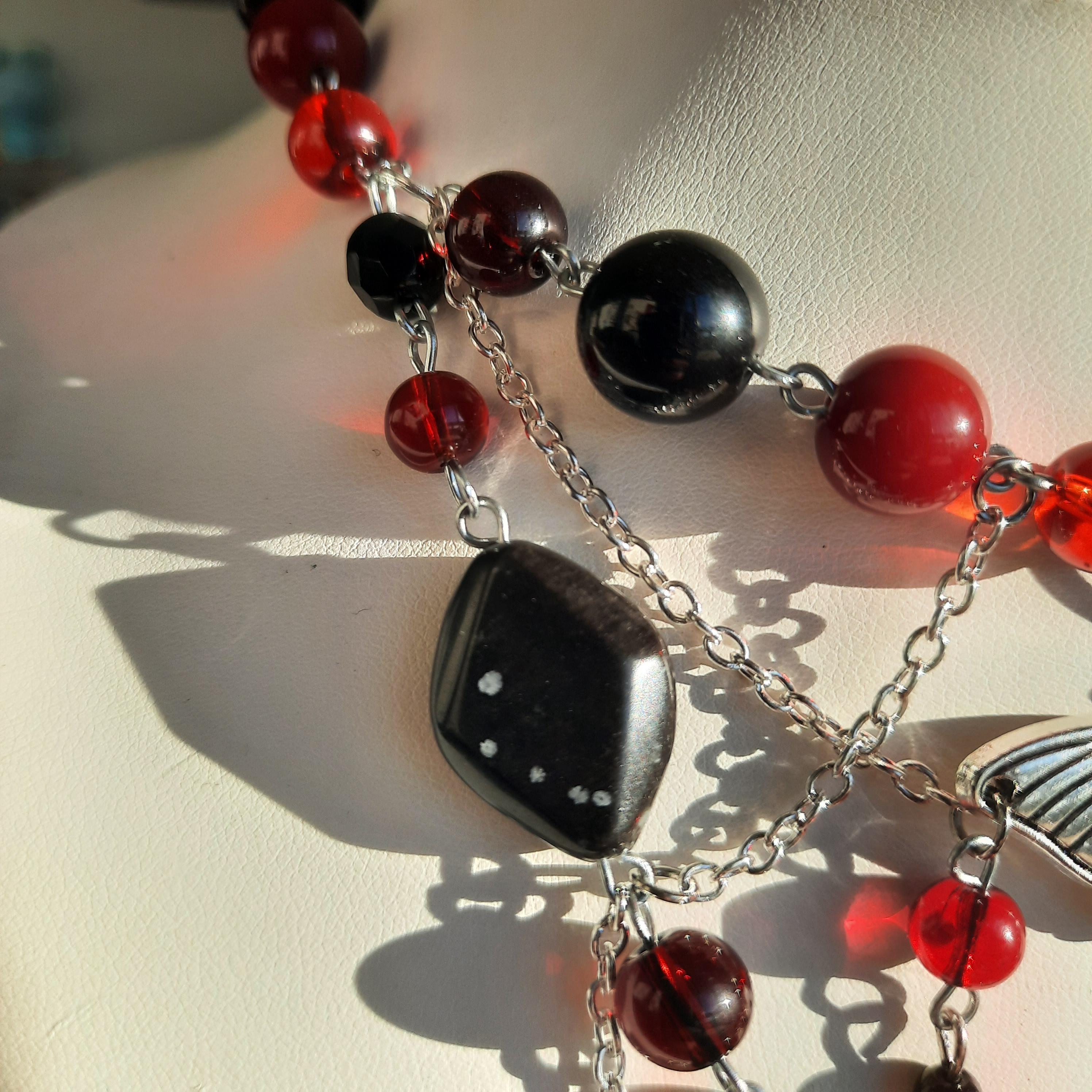 Collier "Bloody Moth"