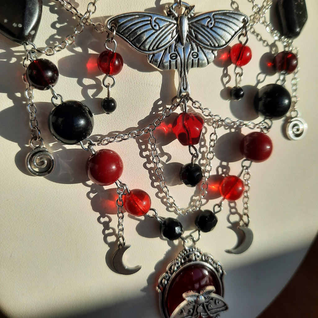 Collier "Bloody Moth"