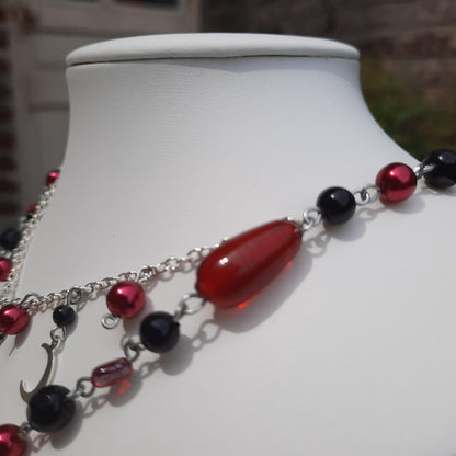 Collier "fantôme rouge"