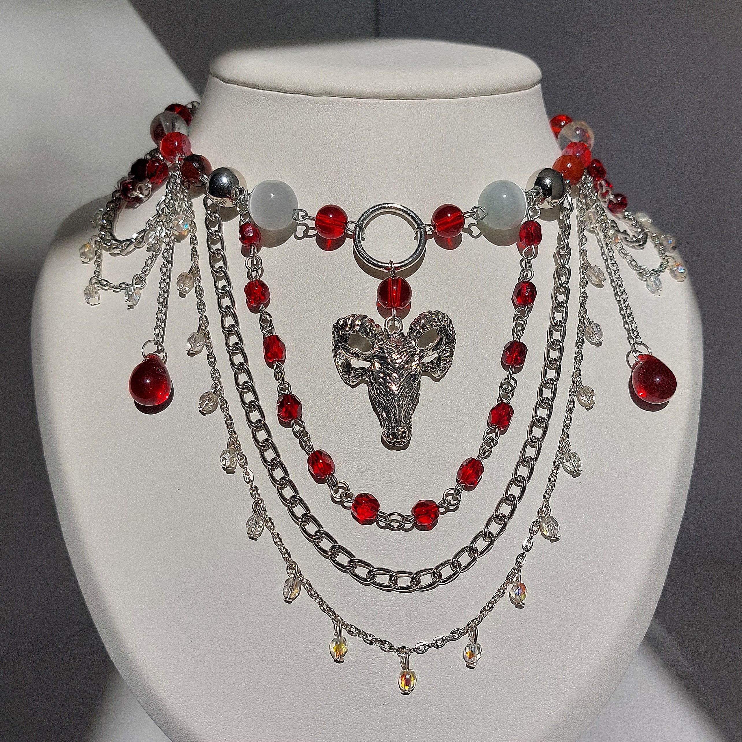 Collier "Bouc Rouge"