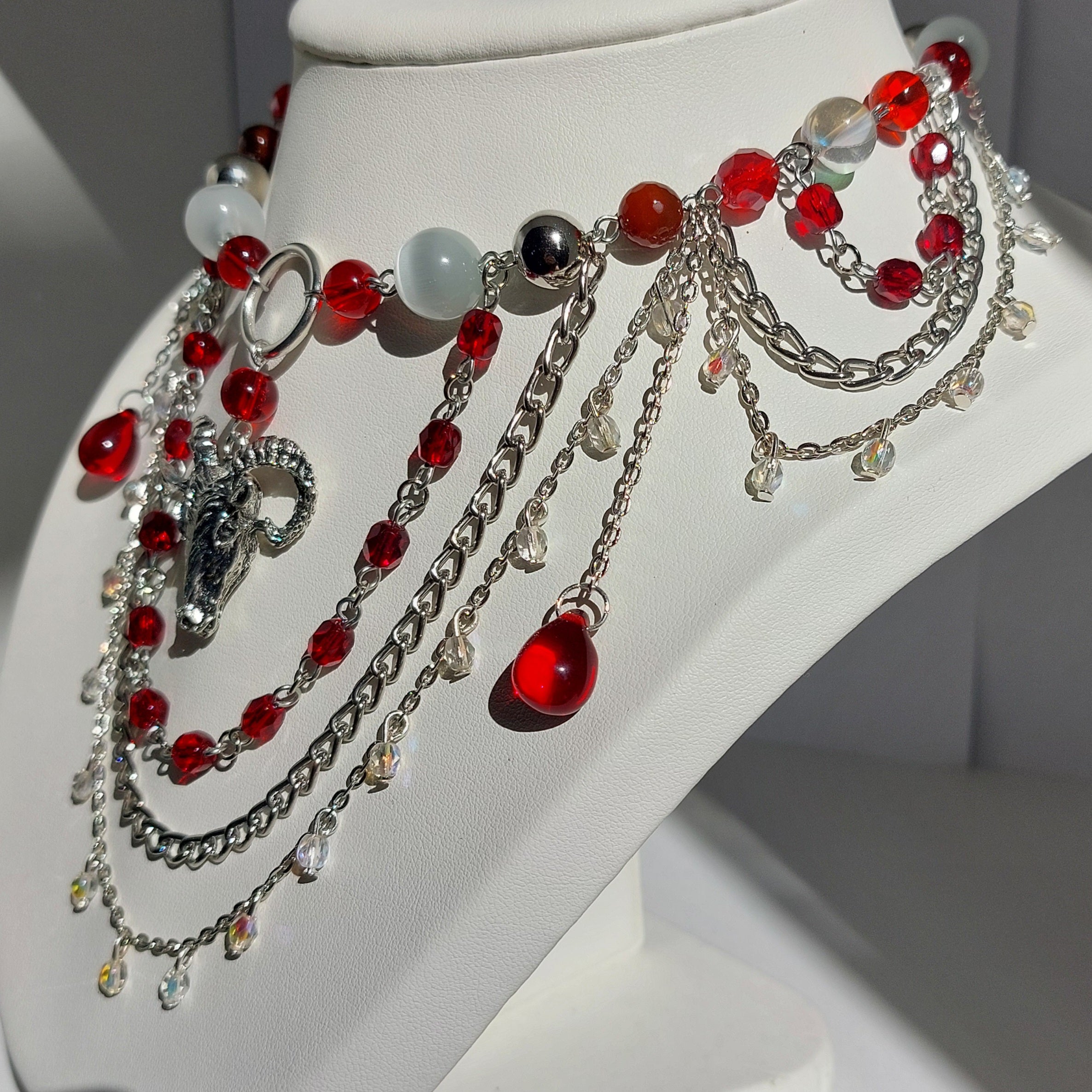 Collier "Bouc Rouge"
